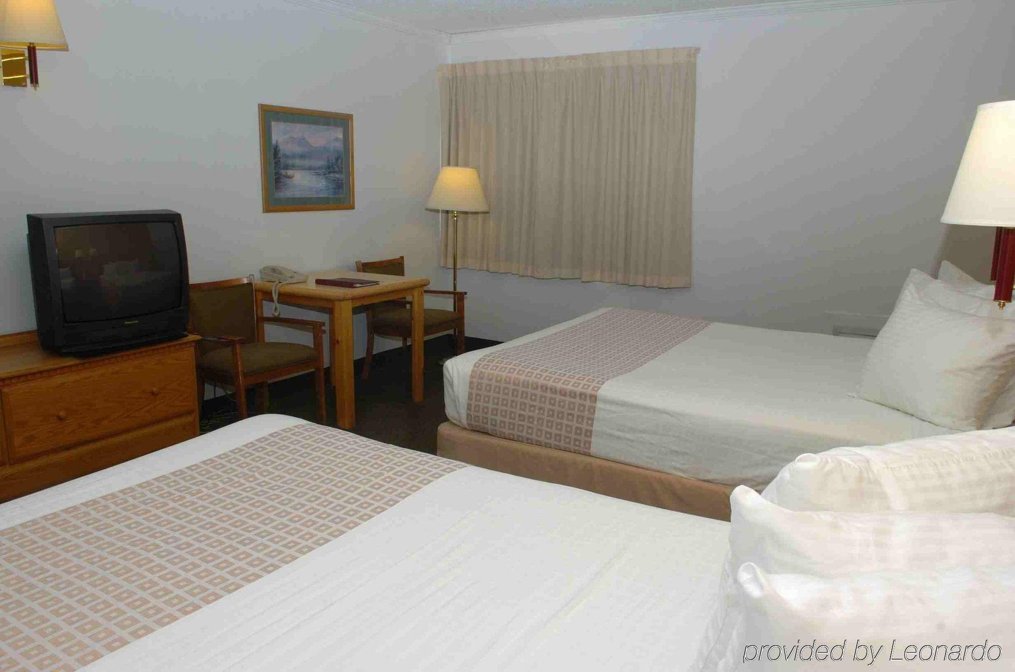 Yellowstone Pioneer Hotel 2*
