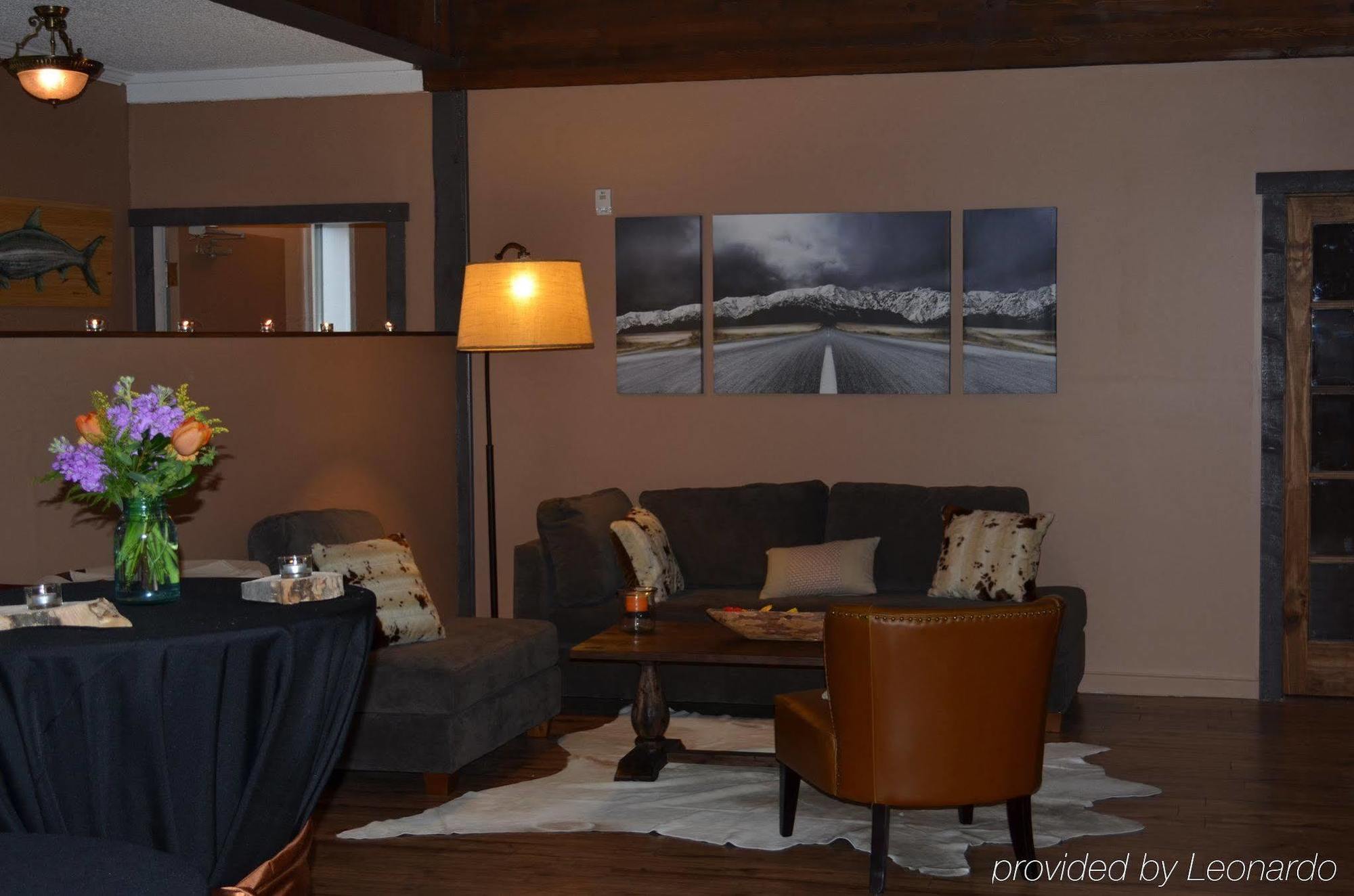 Yellowstone Pioneer Hotel 2*
