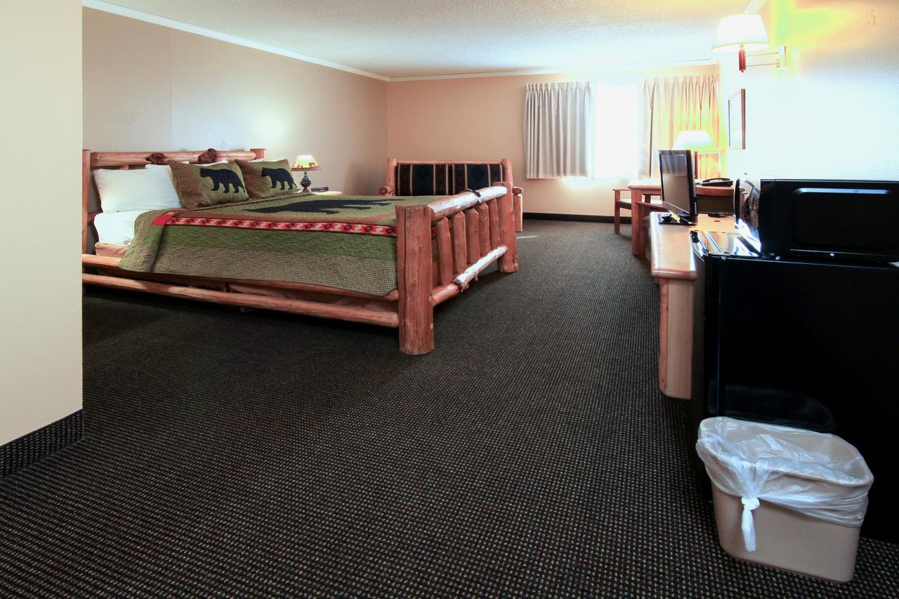 Yellowstone Pioneer Hotel 2*