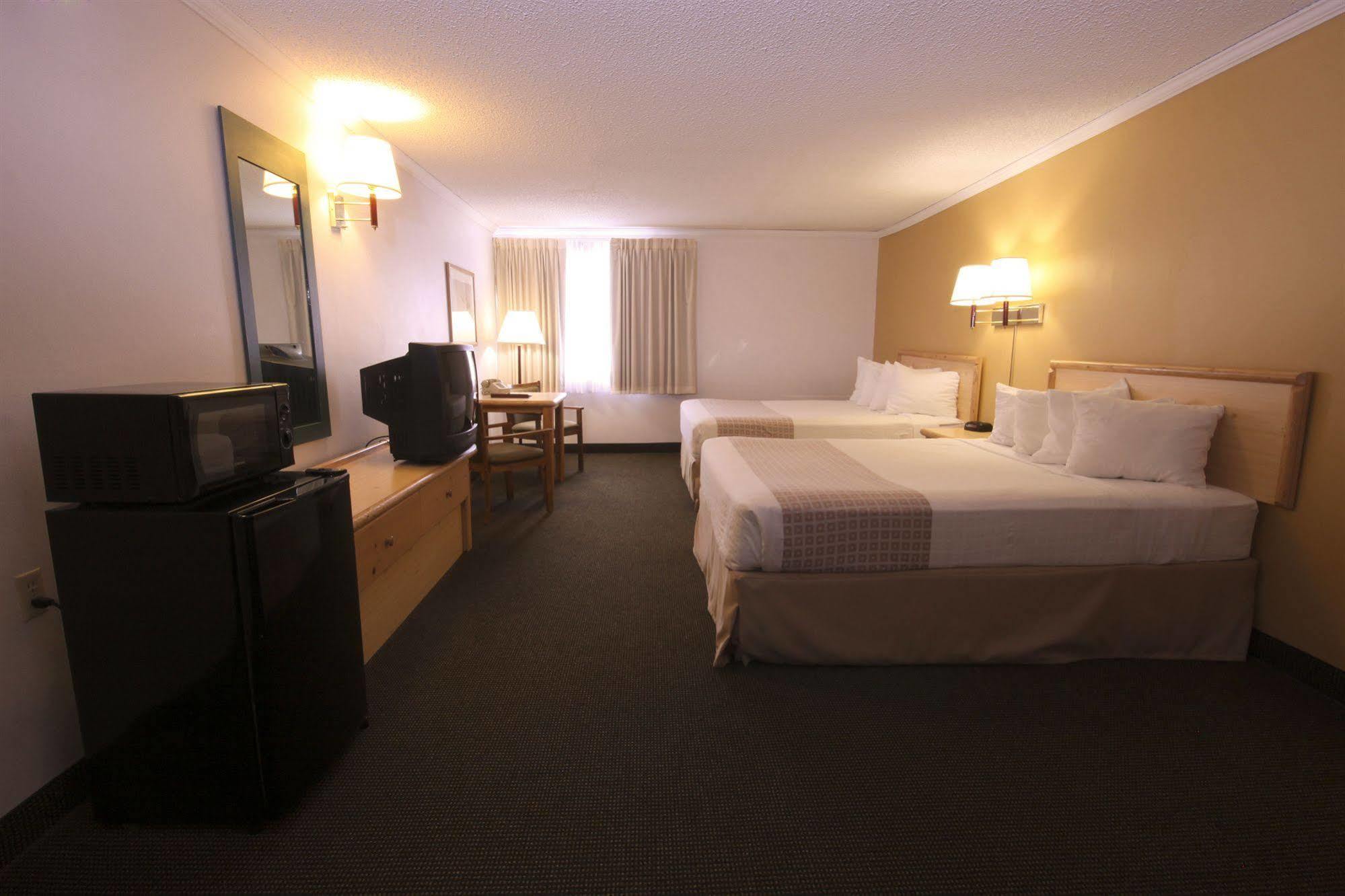 Yellowstone Pioneer Hotel