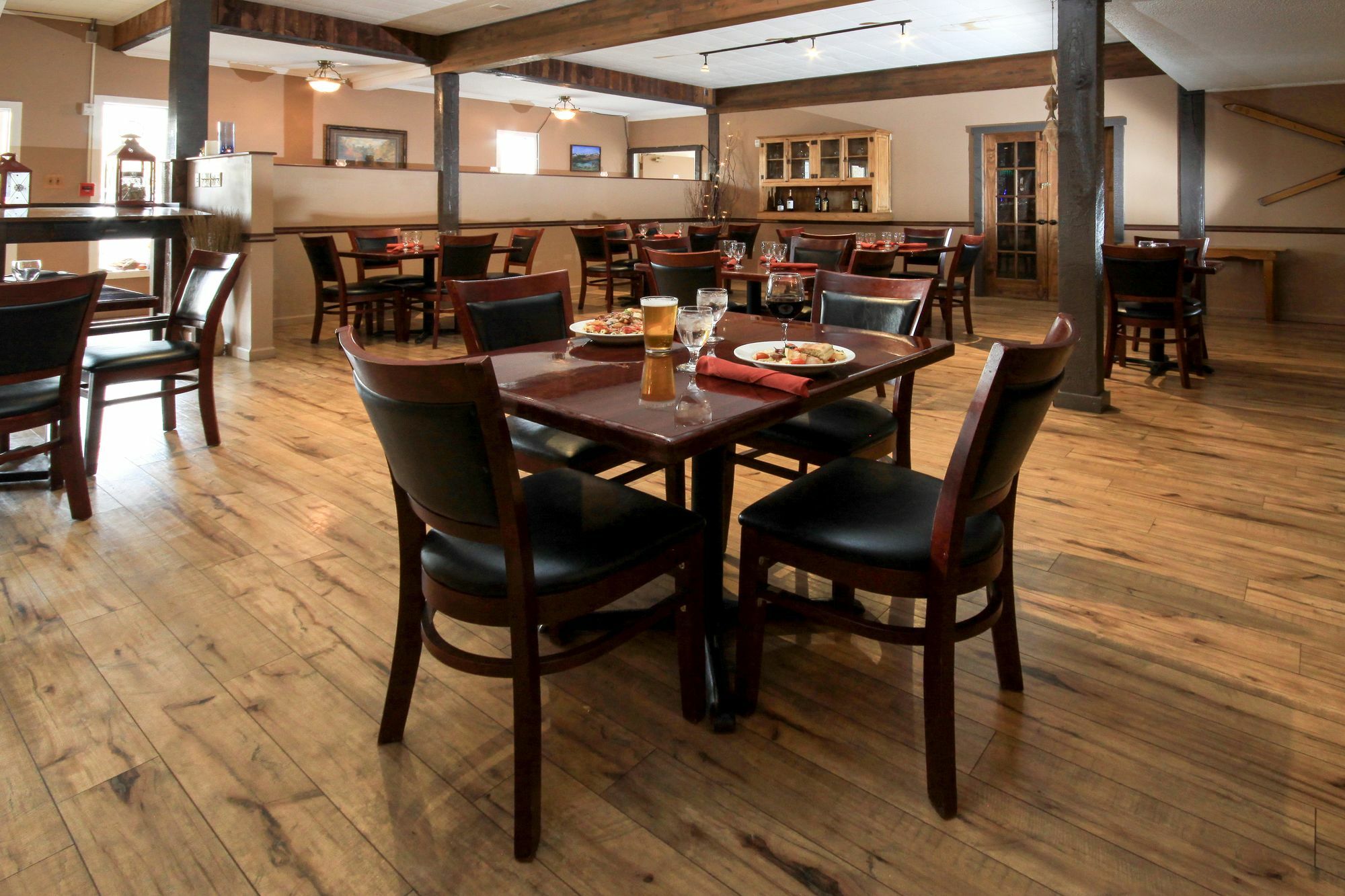 Yellowstone Pioneer Hotel 2*